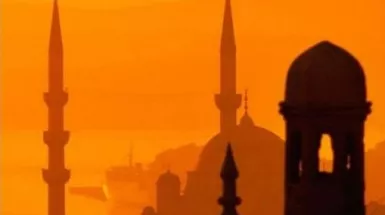 Istanbul, una città ricca di fascino, sospesa fra Europa e Asia, fra passato e presente.