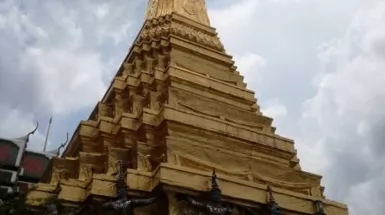 Tour di Bangkok tra templi, benessere e nightlife